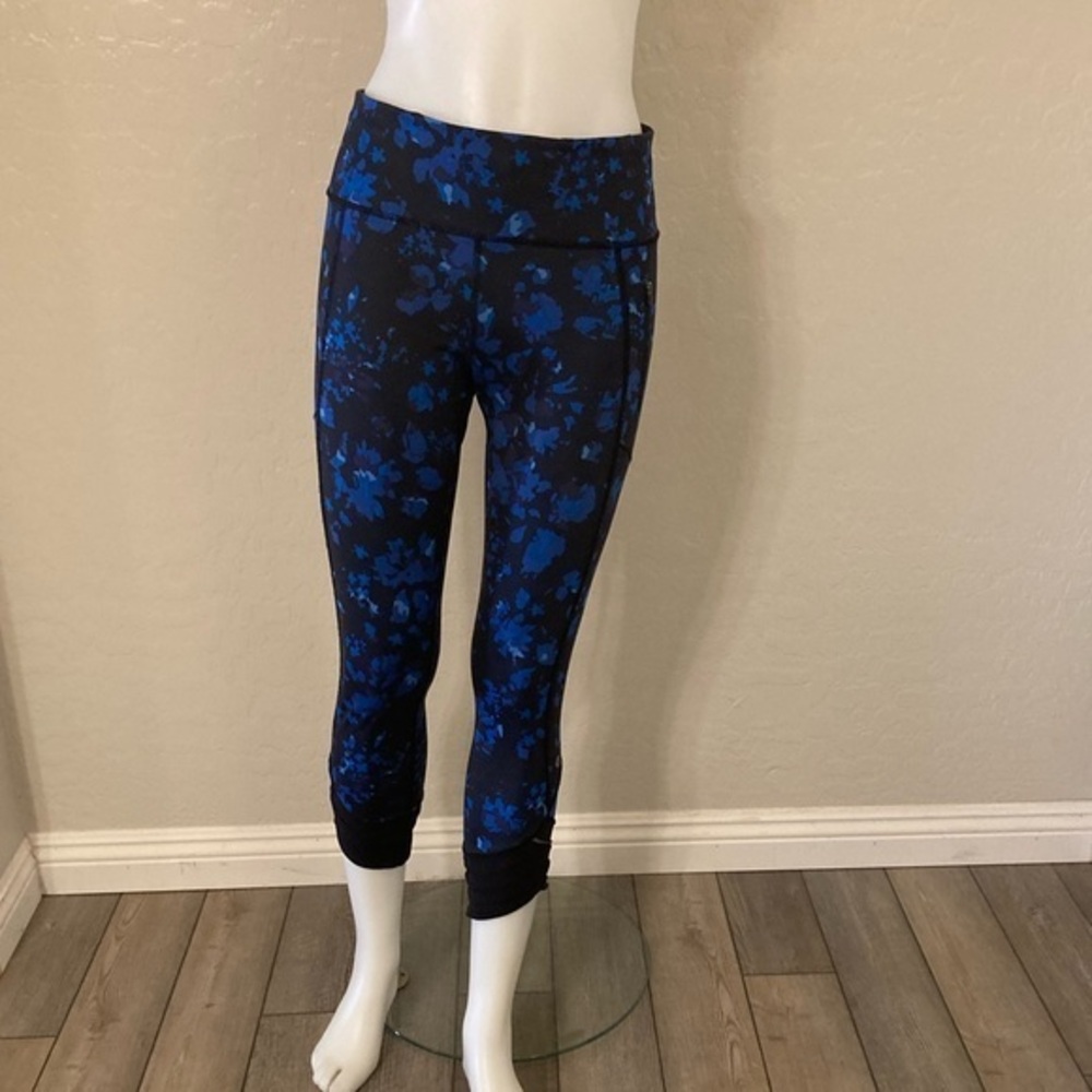 Lululemon Blue and Black Reflective Cropped Leggings Size 8